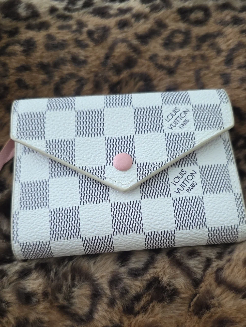 Fashion Brand Company Damier-style White and Pink Envelope Wallet